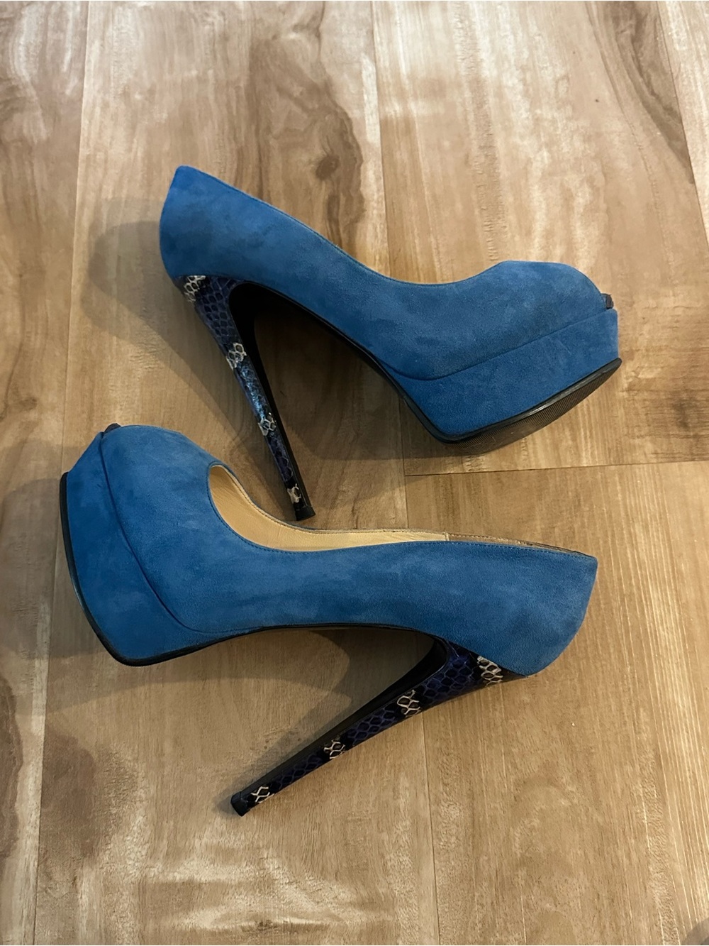 Woman heels us size 8 blue/ us size 7 snake